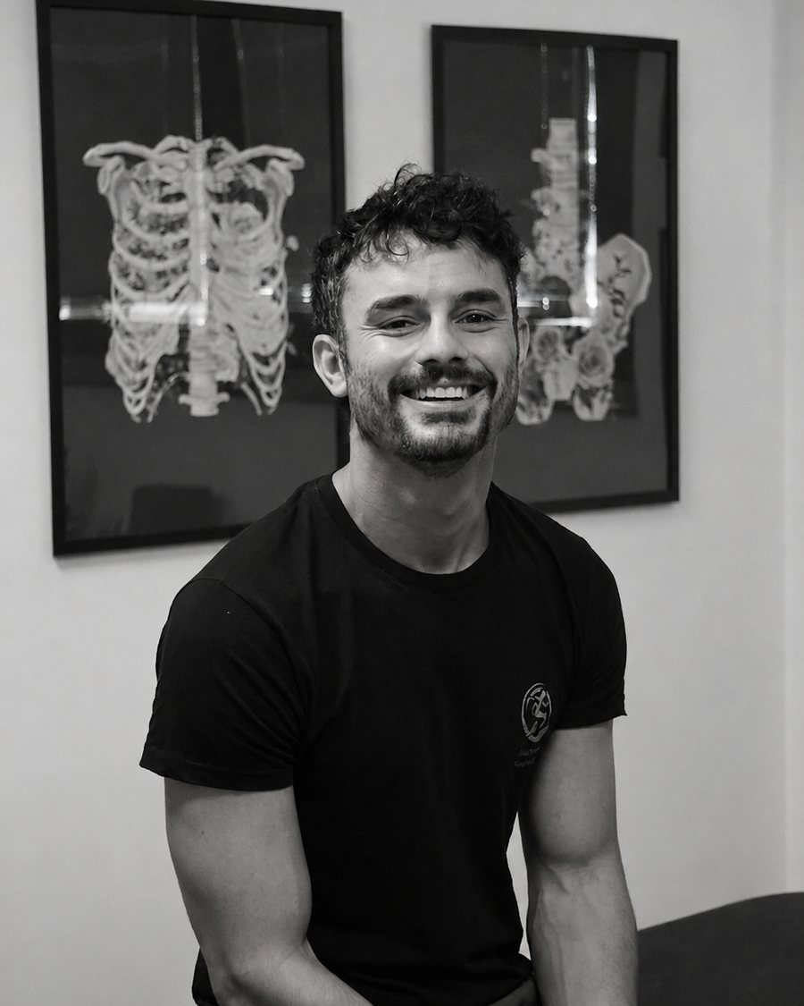 Alex Pradella, fisioterapista, nel suo studio a Sacile